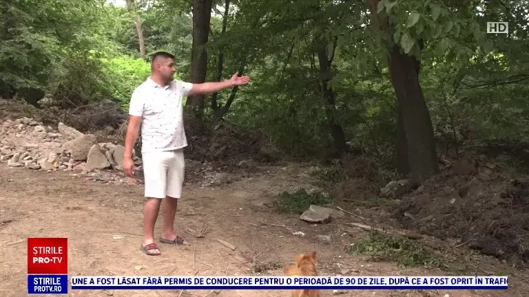 Primăria din Boldești-Scăieni, acuzată că aruncă gunoiul în pădurea din afara orașului. Localnicii sunt revoltați