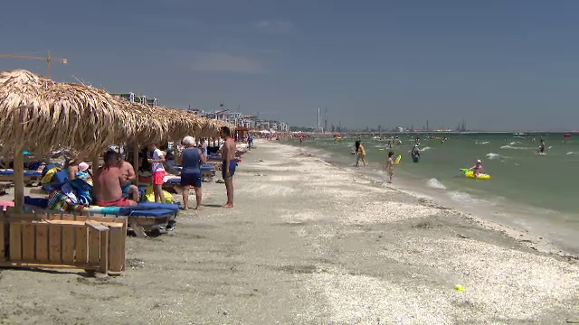 Prețurile sunt încă de extrasezon pe litoral. Câți bani trebuie să scoată turiștii din buzunare pentru un șezlong