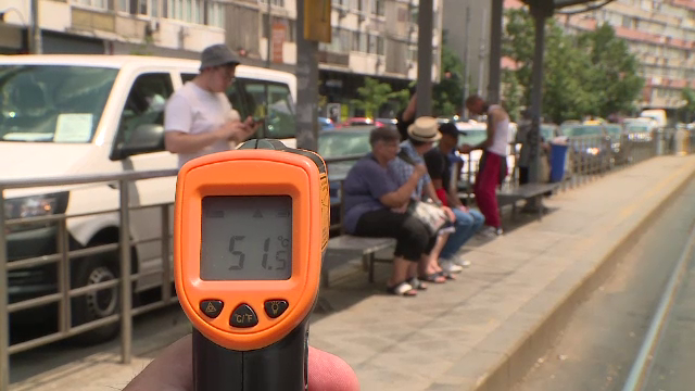 Mijloacele de transport în comun din București sunt adevărate saune vara. „Afară sunt 30 de grade și la noi sunt 60”