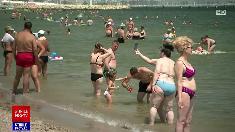 Vreme perfectă la mare. Turiștii au luat cu asalt plajele încă de la primele ore ale dimineții