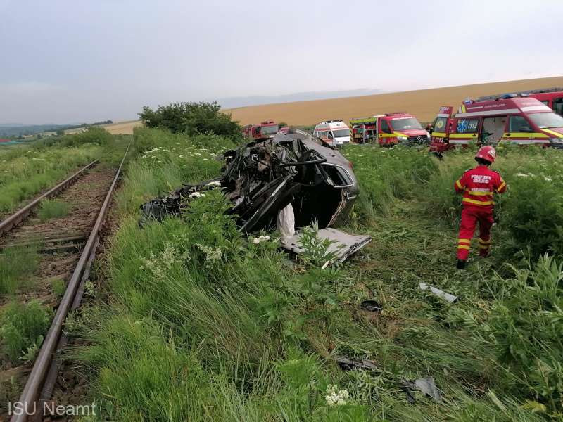 O fată de 19 ani a murit într-un accident, în Neamț. Alți doi tineri au fost grav răniți