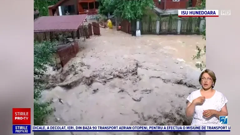 Vijeliile s-au dezlănțuit în vestul și centrul României. Oamenii au fugit din calea viiturilor pe unde au putut