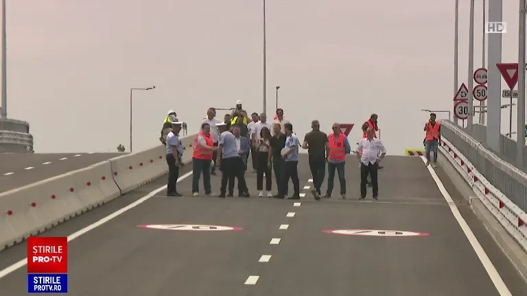 S-a deschis circulaţia pe Pasajul Berceni. „Este o minune, ne-am pierdut foarte mult timp din viață în trafic”