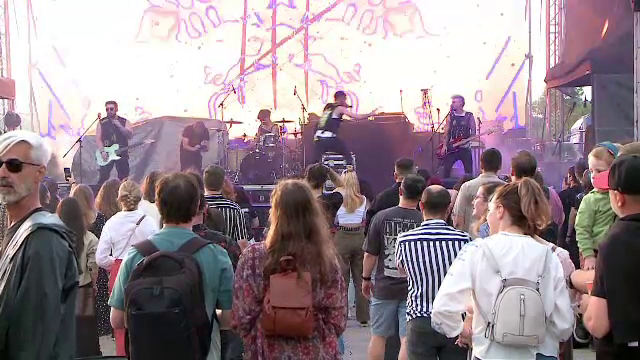 Peste 17.000 de oameni la Festivalul Rock-another-world din Iaşi. S-au făcut și donaţii pentru animalele din adăposturi
