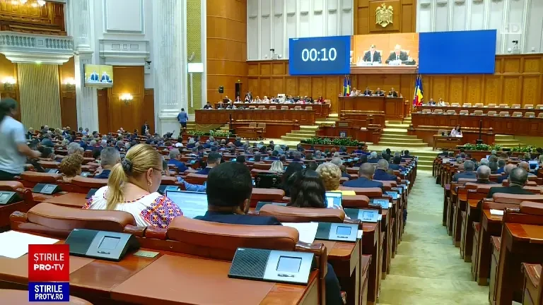 Parlamentarii și-au tăiat pensiile speciale, dar foștii aleși atacă legea la CCR. Sumele uriașe pe care le încasau