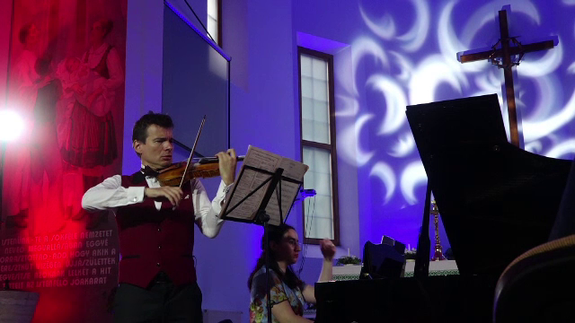 Seară plină de emoție într-o biserică din Bacău. Alexandru Tomescu a făcut spectacol cu vioara Stradivarius