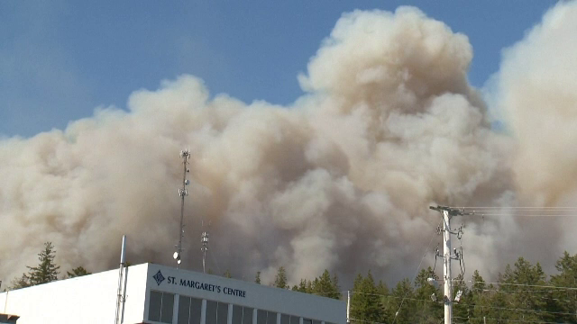 Canada traversează un sezon al incendiilor. Peste 50 de focare majore ard în continuare