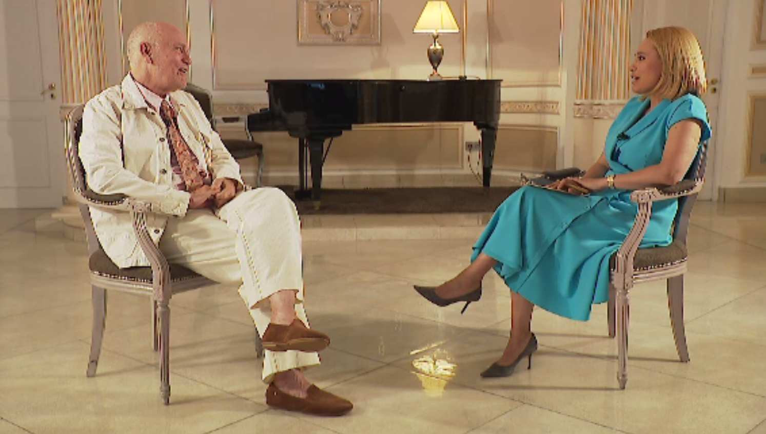 John Malkovich, interviu cu Andreea Esca. „Nimic nu urăsc mai mult pe lume decât microfoanele astea”