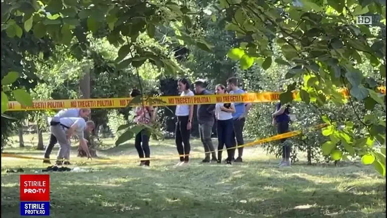 „A prins-o înșelându-l și i-a înjunghiat pe ambii”. O fată de 14 ani şi un tânăr, înjunghiaţi în Grădina Botanică din Craiova