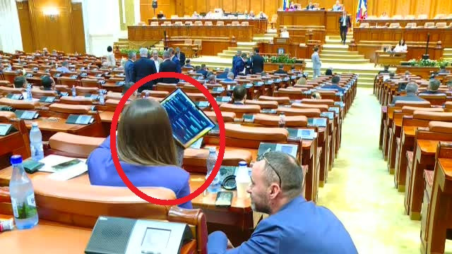 VIDEO. Deputatul Mihai Lasca a vărsat o cafea pe fosta lui colegă din AUR, Anamaria Gavrilă