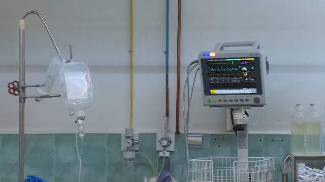 Mama copiilor intoxicați cu medicamente le-a dat câte trei folii de antibiotic, în loc de trei tablete pe zi