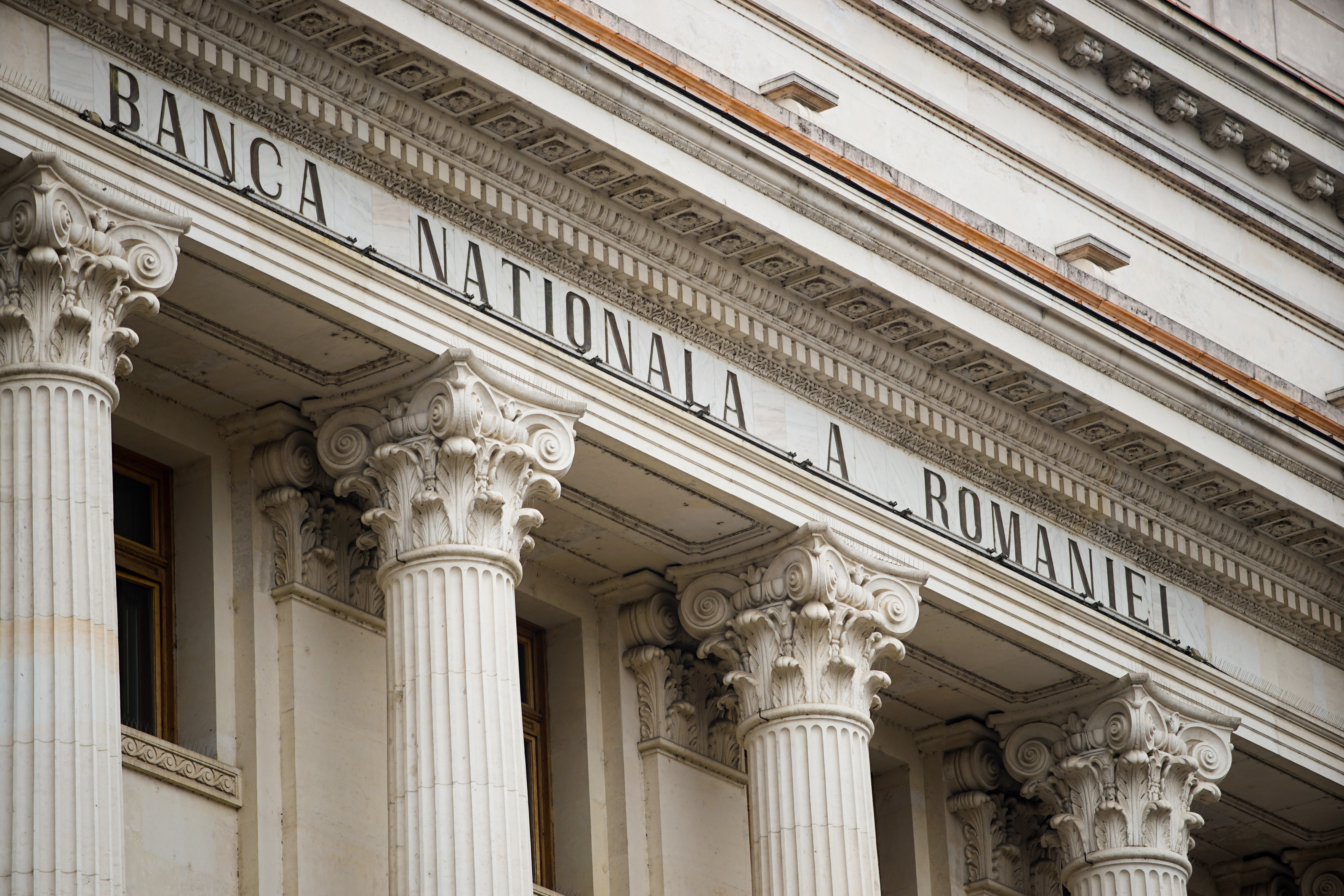 Aproape 1,7 miliarde de euro au dispărut din conturile BNR într-o singură lună. Motivele nu sunt clare