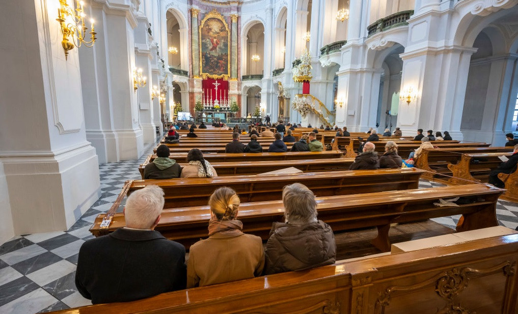 Alertă de atacuri teroriste de sărbători, în Europa. Toți credincioșii care merg la biserică vor fi percheziționați