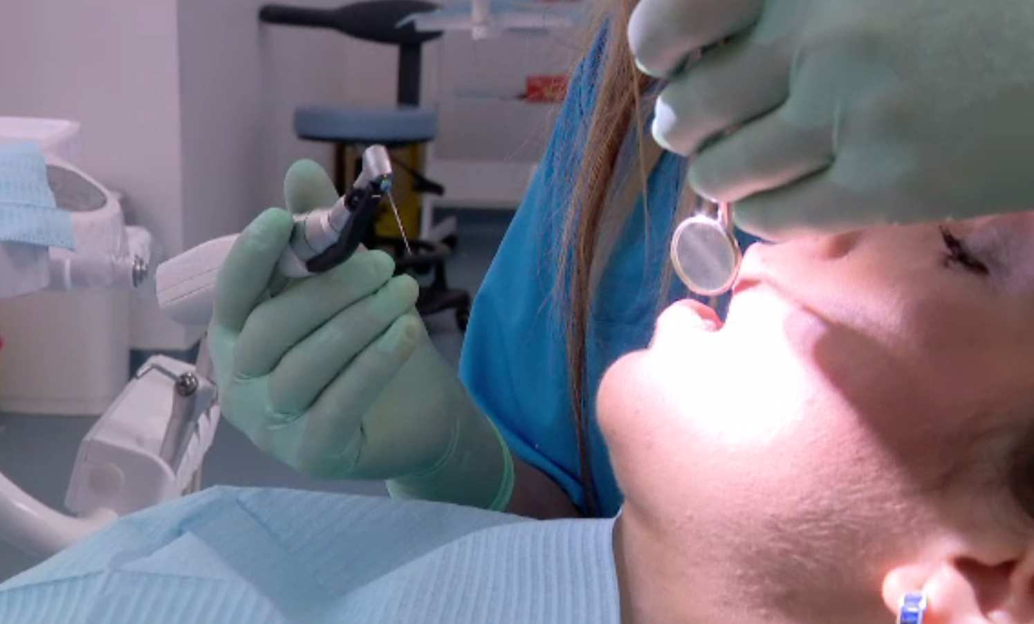 Scandal la Colegiul Medicilor Stomatologi. O decizie controversată ar duce la închiderea cabinetelor mici. Cine câștigă