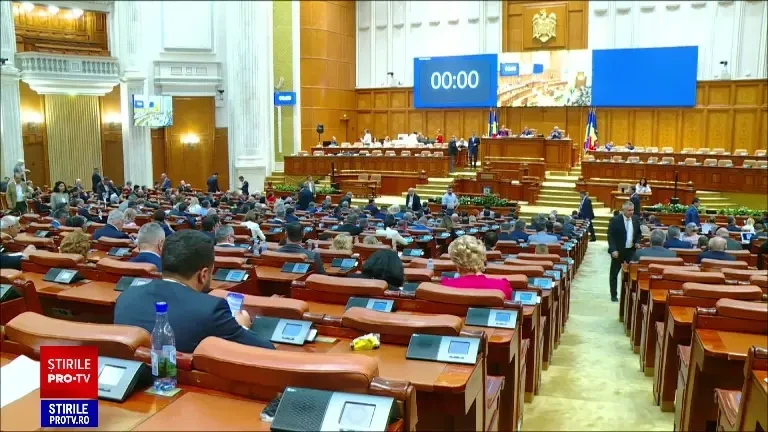 S-a adoptat legea interzicerii cumulului pensie-salariu. Cei din BNR, ANRE, ASF, ANCOM, aleșii și medicii sunt exceptați