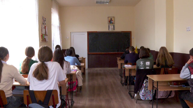 Anchetă la un liceu din Azuga. O profesoară de matematică ar fi lăsat mai mulți elevi corigenți în pragul Evaluării Naționale