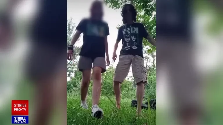 Mărturii cutremurătoare ale mamei lui Emi, adolescentul înjunghiat în Grădina Botanică din Craiova. „Se iubeau tare mult”