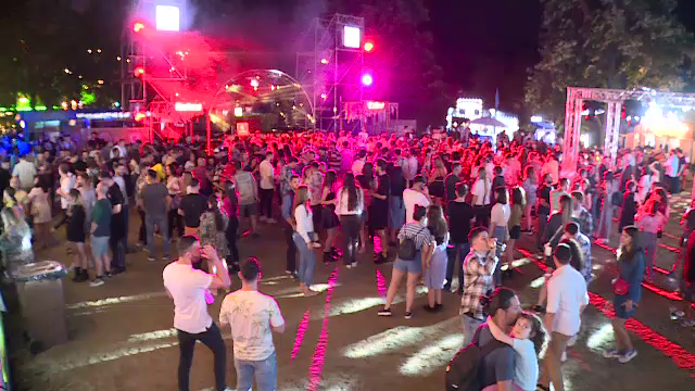 A început festivalul Nostalgia. Mii de oameni s-au distrat pe hit-urile anilor '90