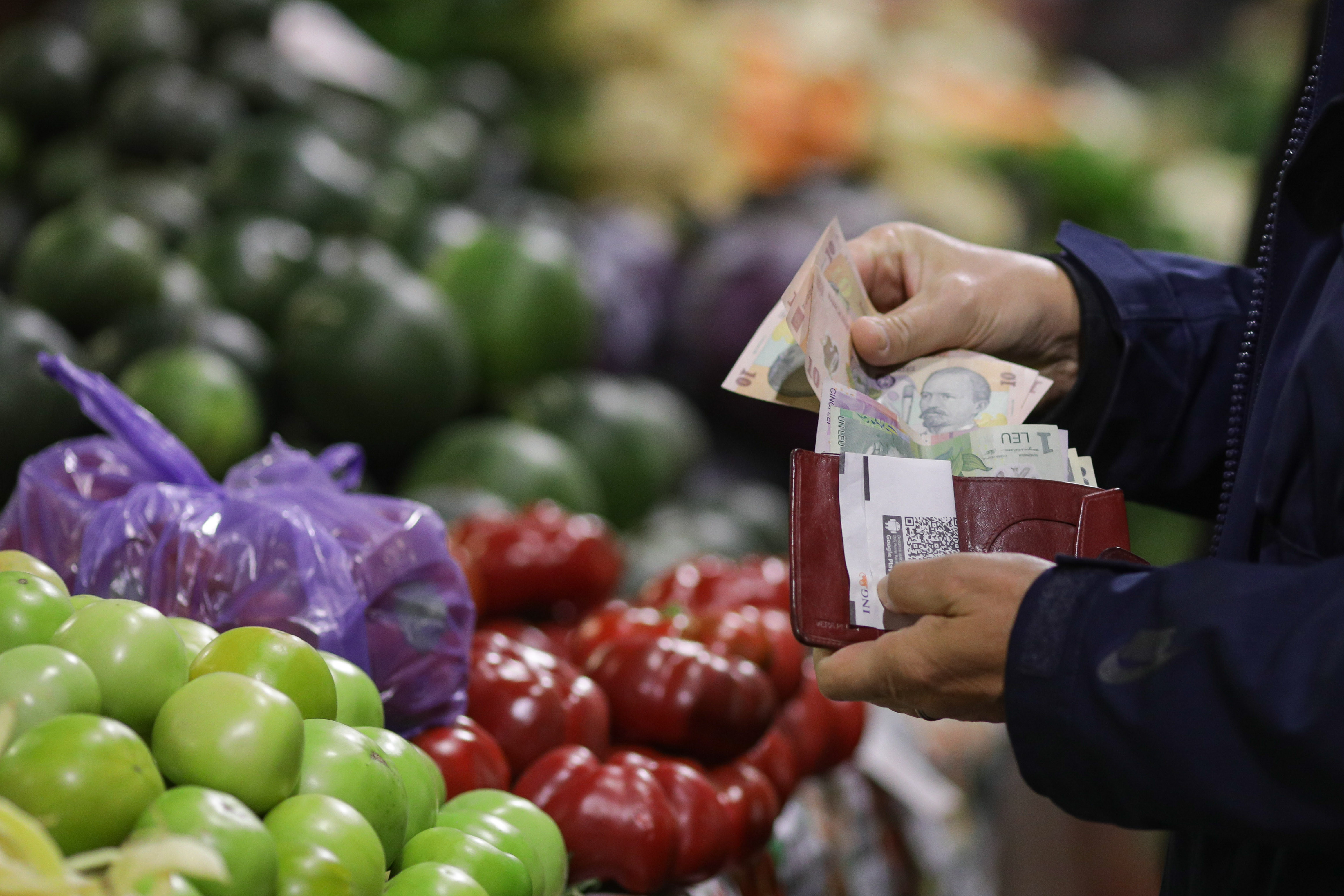 Sute de alimente s-au scumpit de la 1 ianuarie 2024, după ce Guvernul Ciolacu a mărit TVA. Ce produse se află pe listă