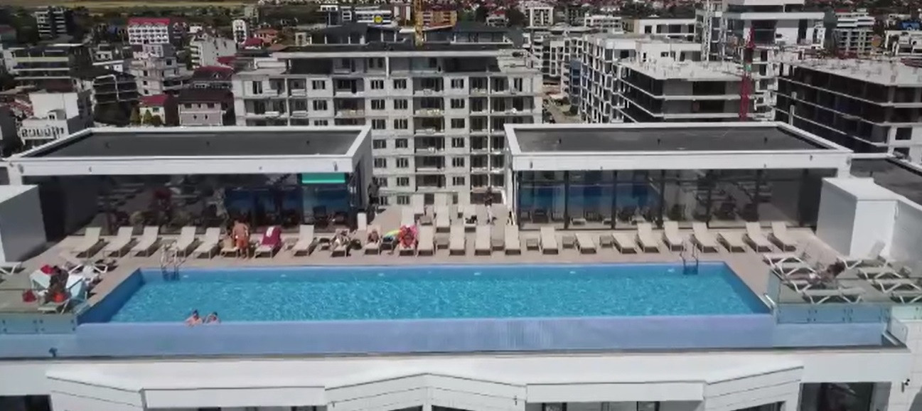 A crescut numărul hotelurilor cu piscină pe litoral, dar se scumpește și cazarea. Care vor fi noile tarife