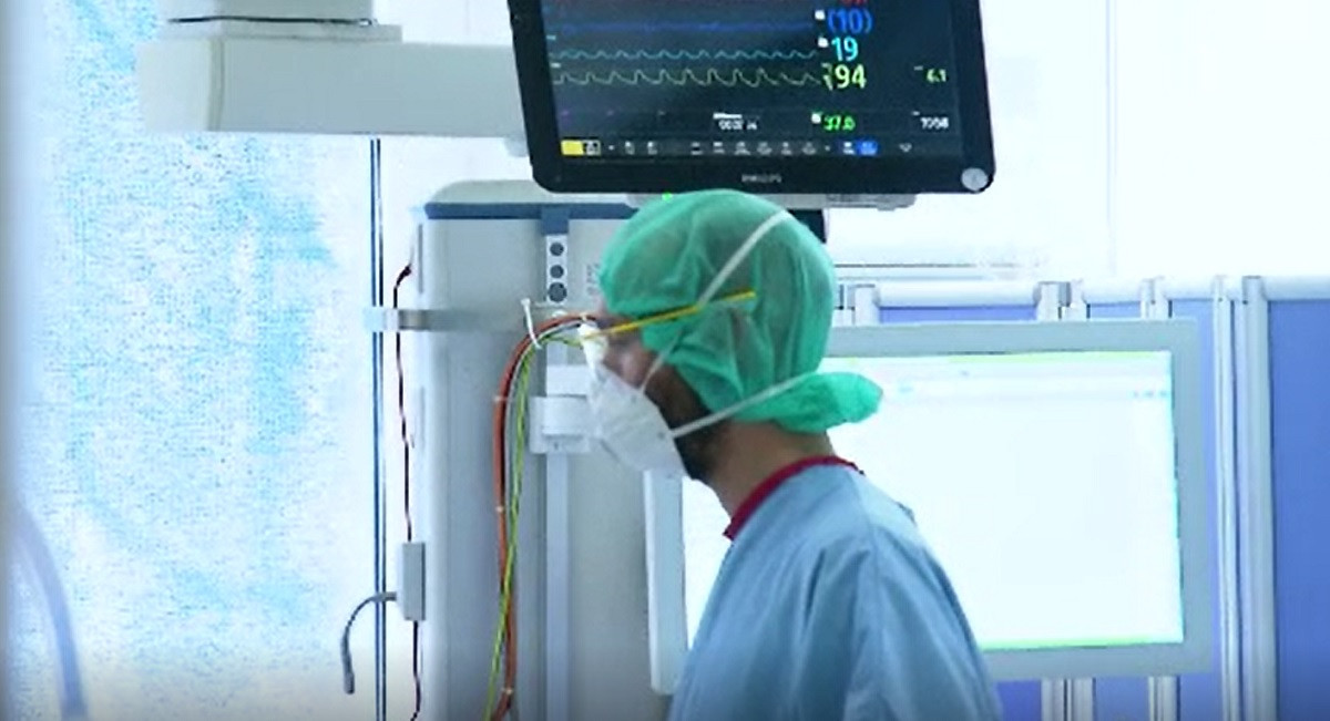 Marea Britanie: Numărul cadrelor medicale care vin din străinătate va fi redus la jumătate, în următorii 15 ani