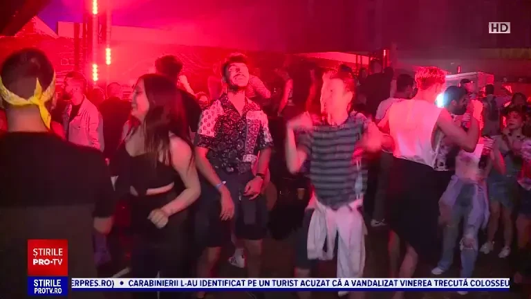 A început festivalul Nostalgia. Mii de oameni s-au distrat pe hit-urile anilor '90