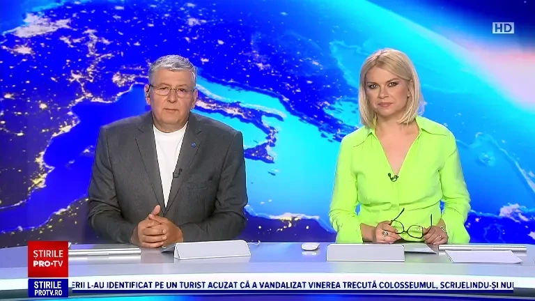 Scooter, câinele terapeut care știe să facă surf. Lucrează cu copii care au dizabilități și poate fi prescris de medici