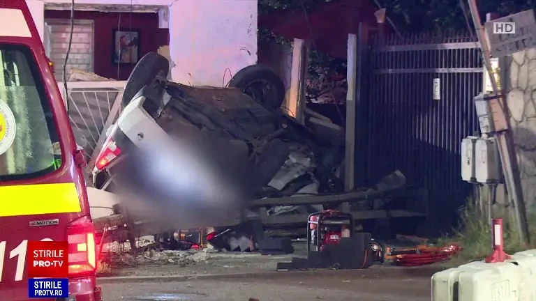 Un cuplu a murit, după ce s-a răsturnat cu mașina în Bragadiru. Ea era la volan, dar a fost găsită pe bancheta din spate