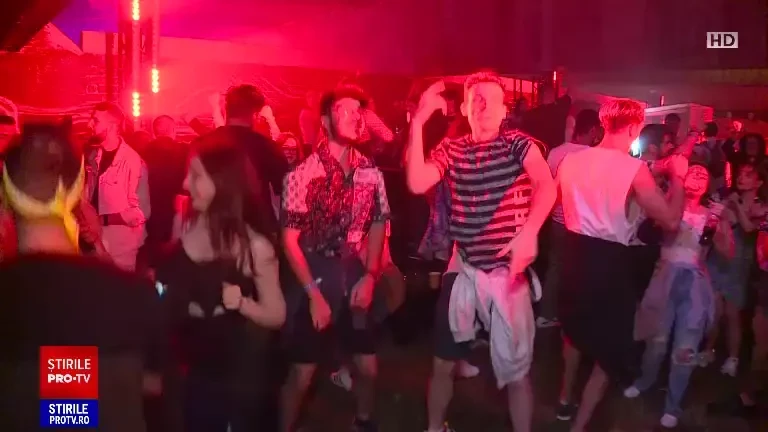 A început festivalul Nostalgia. Mii de oameni s-au distrat pe hit-urile anilor '90