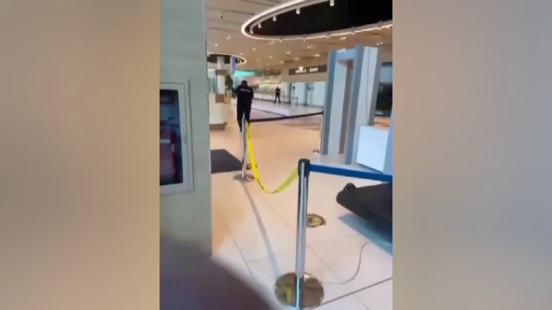 Momentul atacului armat pe aeroportul din Chișinău, surprins în imagini. Procurorii iau în calcul un posibil atac terorist