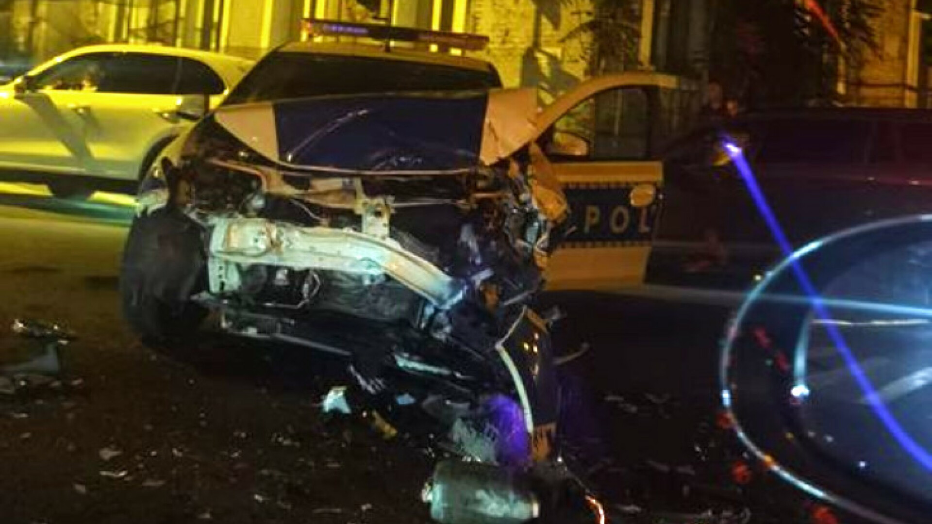 Accident între un autobuz și o autospecială de poliţie, în Ploieşti. Doi agenți au fost răniţi și duși la spital