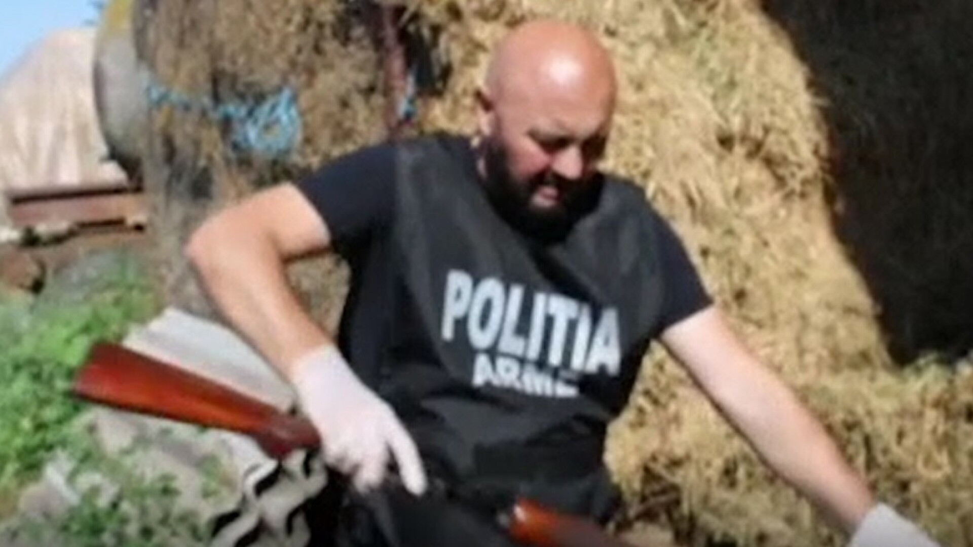 Galați: Un bărbat de 53 de ani a fost prins că deținea ilegal o armă de vânătoare. Ce au mai descoperit polițiștii