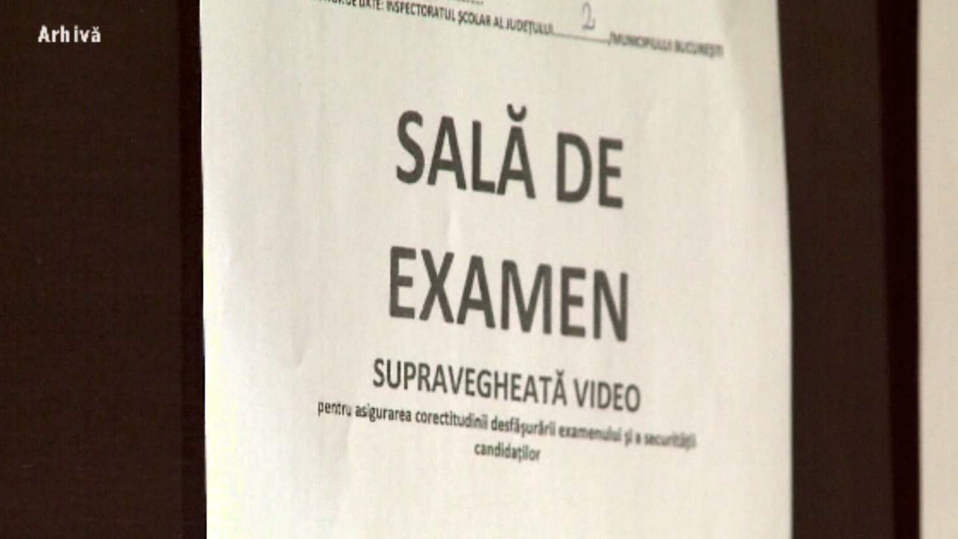 Profesorii cer stații de bruiere a semnalului mobil în centrele de examen. Ce tactică aplică Marea Britanie