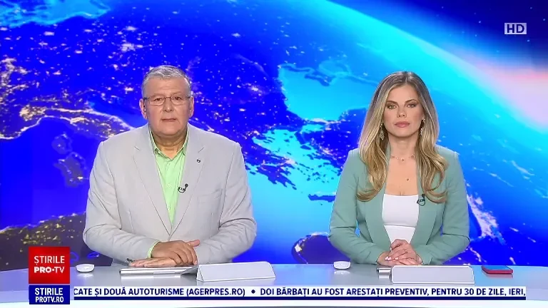 Baloo şi Bela, doi urşi de la grădina zoologică din Rădăuţi, surprinși într-un moment de tandrețe