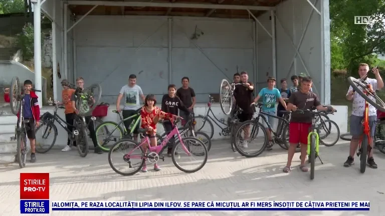 Caravana „Două roți pentru toți”. Peste 100 de copii din județul Iași au primit biciclete de la oameni inimoși