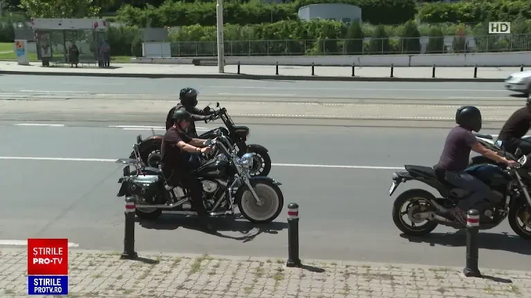 Scene sfâșietoare la înmormântarea Melisei, fata de 14 ucisă la Craiova. ”Am auzit continuu freamătul durerii oamenilor”