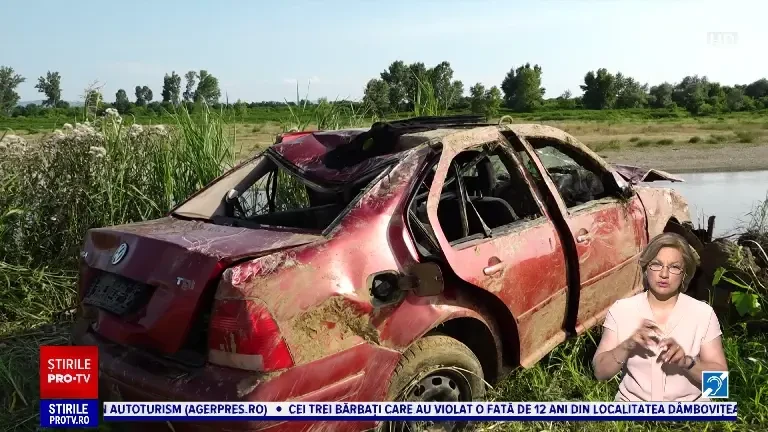 Tânărul șofer de 19 ani care a plonjat cu mașina în apele râului Someș este de negăsit. Salvatorii continuă să îl caute