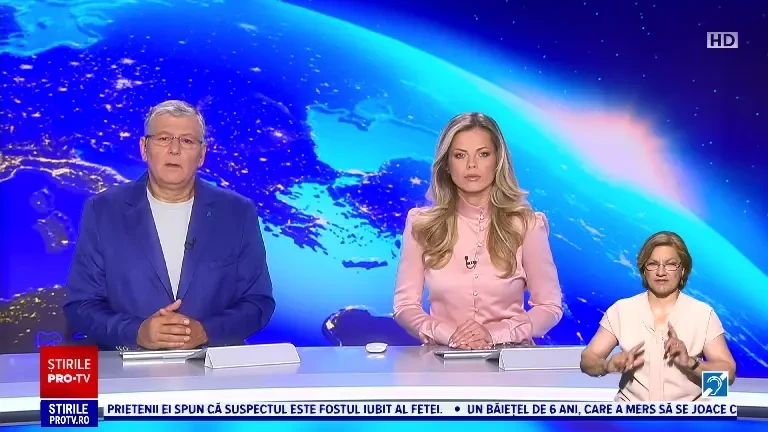 O mașină lăsată neasigurată a blocat circulația pe o stradă din București și a lovit un autoturism