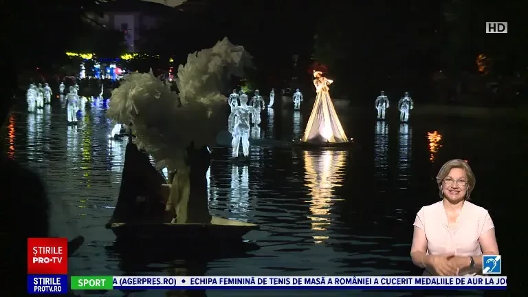 Piesă de teatru pe râul Dâmbovița, în centrul Bucureștiului. Mii de oameni s-au bucurat de un spectacol de poveste