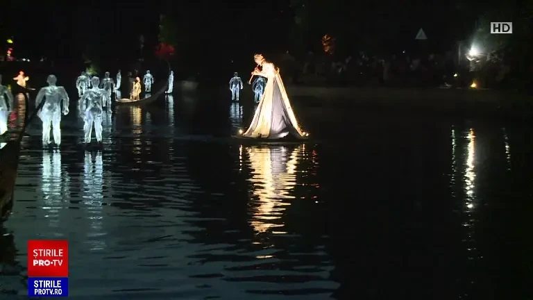 Teatru pe râul Dâmbovița, în centrul Bucureștiului. Bucuria adusă de un festival unic: ”Este prima dată când văd atâta artă”