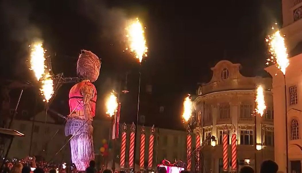 Spectacol fascinant pe străzile din Sibiu, în ultima seară a Festivalului Internațional de Teatru