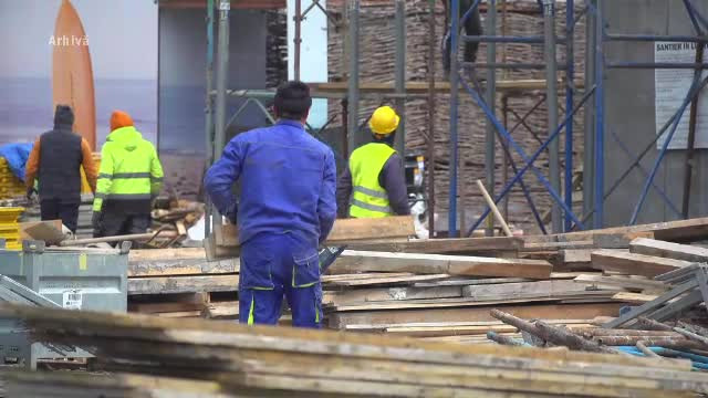 Noi decizii în coaliția PSD-PNL. Patronii din construcții spun că eliminarea facilităților ar goni lucrătorii din țară