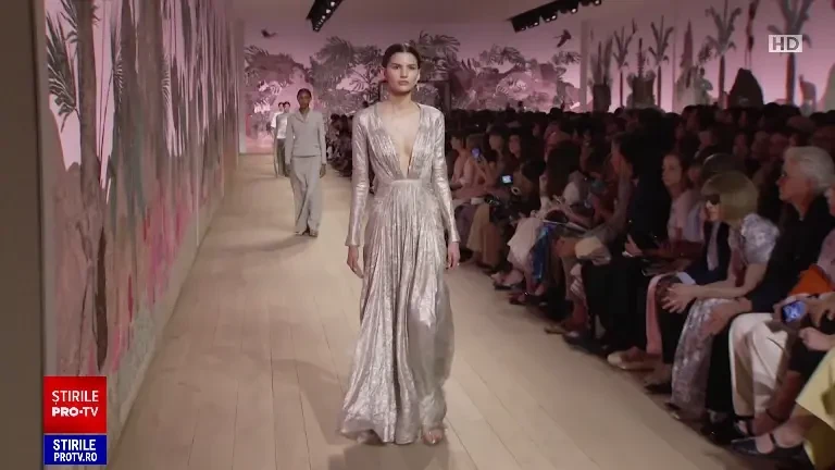 Designerul Casei Dior și-a prezentat la Paris colecția pentru sezonul toamna-iarnă 2023
