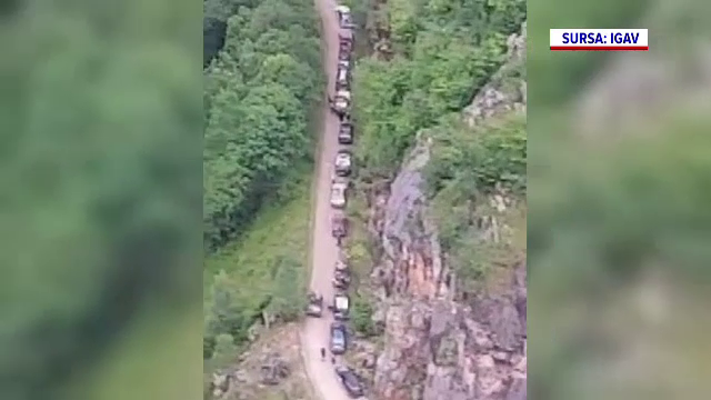 Alertă maximă pe drumul spre Băile Herculane. Peste 100 de mașini cu turiști germani au rămas blocate din cauza GPS-ului