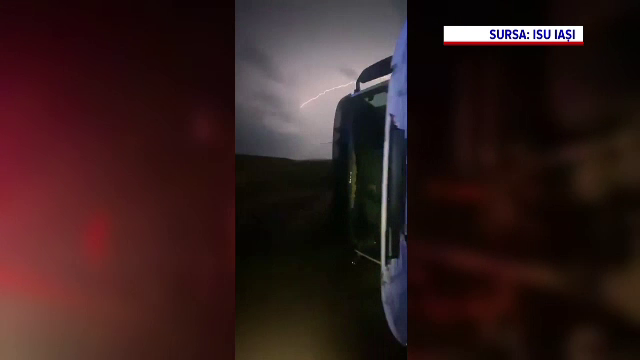 TIR cu cereale, lovit de tren în Iași. Cum s-a întâmplat