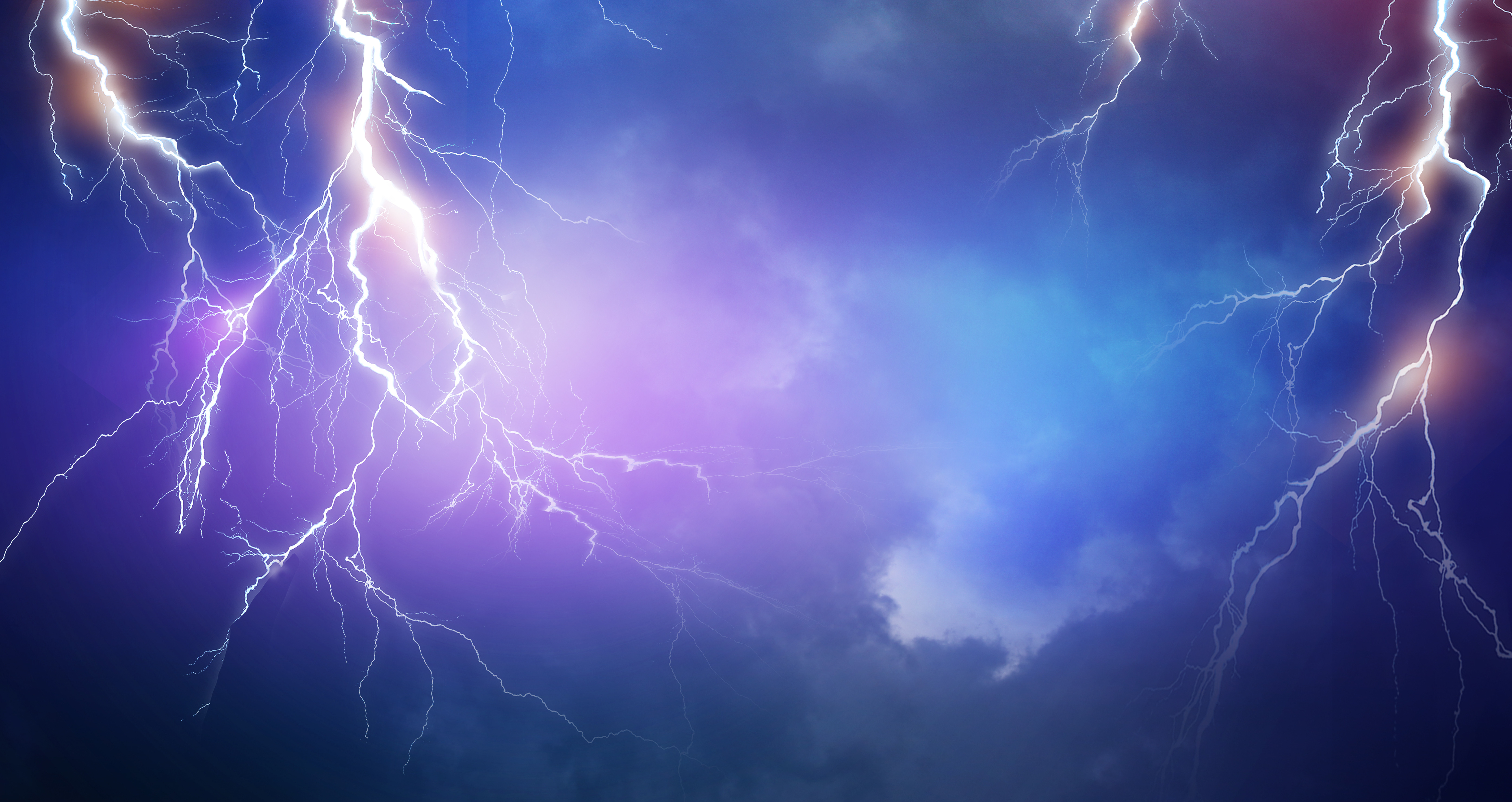 Cod portocaliu de averse și descărcări electrice în Buzău și Prahova