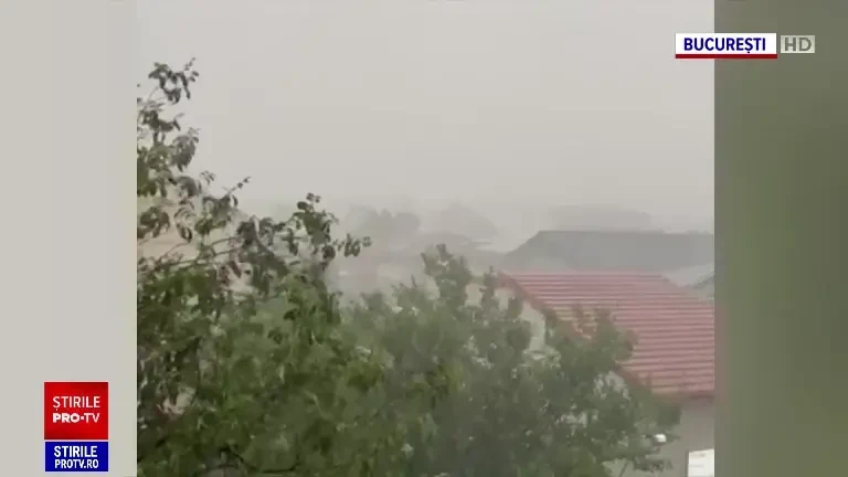 Caniculă scăldată în inundații, în București