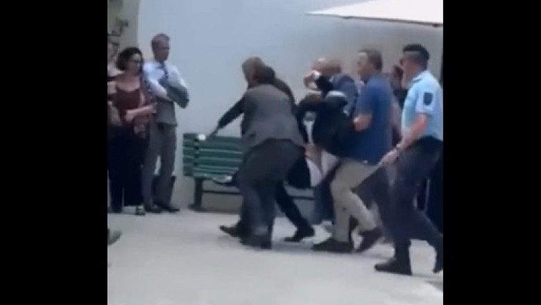 Președintele Portugaliei a leșinat în timpul unei vizite. Liderul lusitan a fost luat pe sus și dus la spital | VIDEO