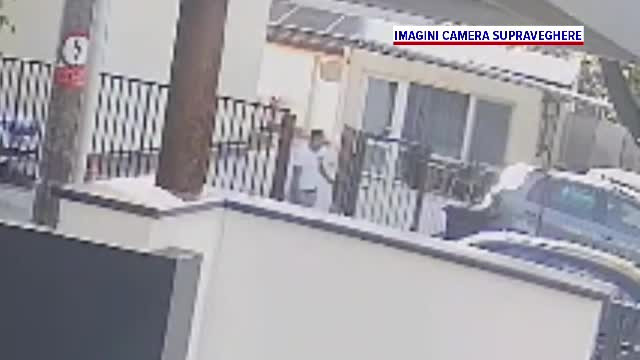 O cameră de supraveghere a surprins momentul în care un individ a jefuit o locuință din Timișoara. A intrat pe geam