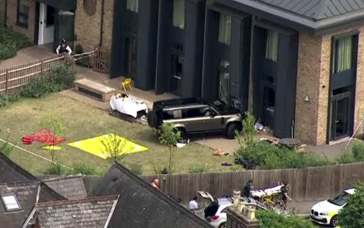 Încă o fetiță a murit, după ce o mașină a intrat în curtea unei școli, în Londra. Copila avea doar opt ani